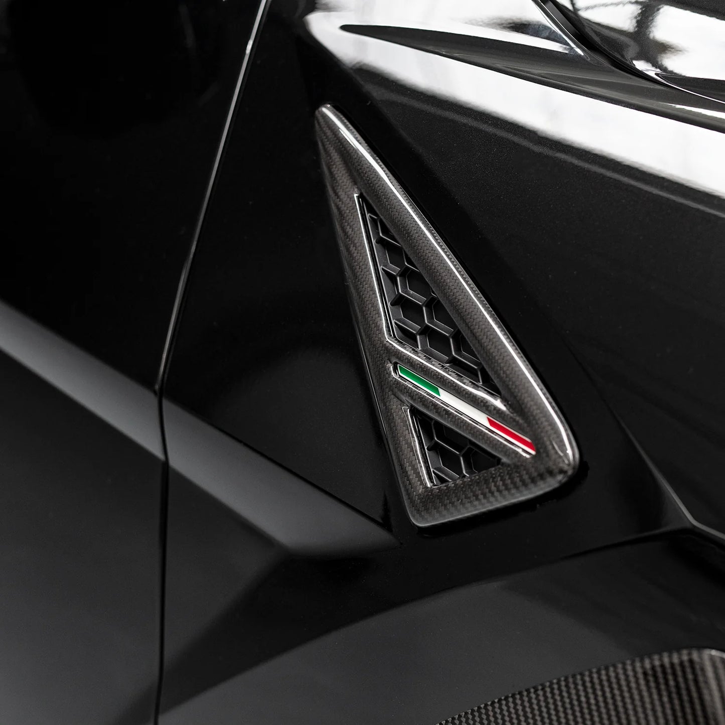 Lamborghini Urus / S / Performante Side Vent Overlay in Visual Carbon Fibre