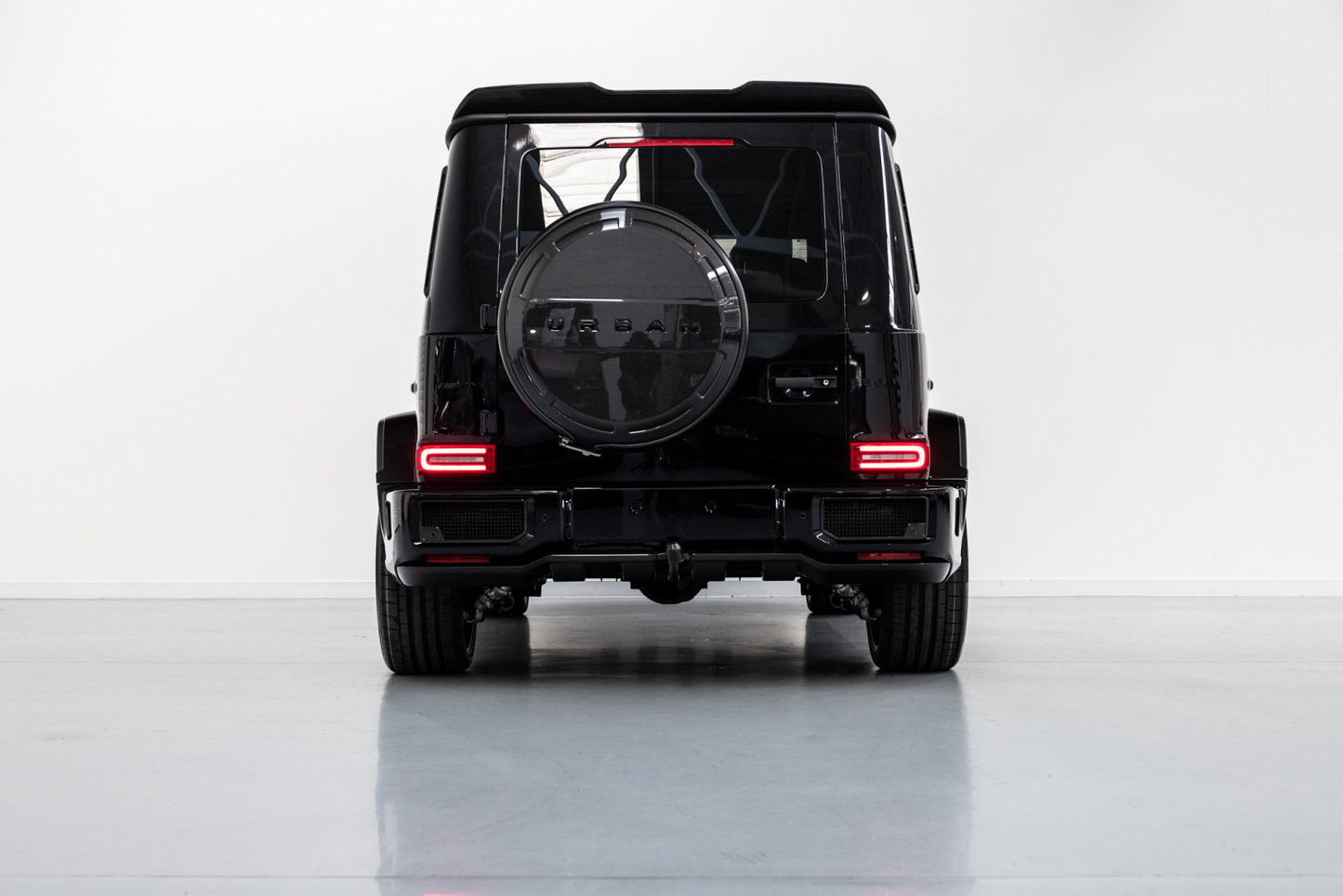 Mercedes G-Wagon (Widetrack) Rear Wheel Carrier with Urban Letter - Visual Carbon Fibre