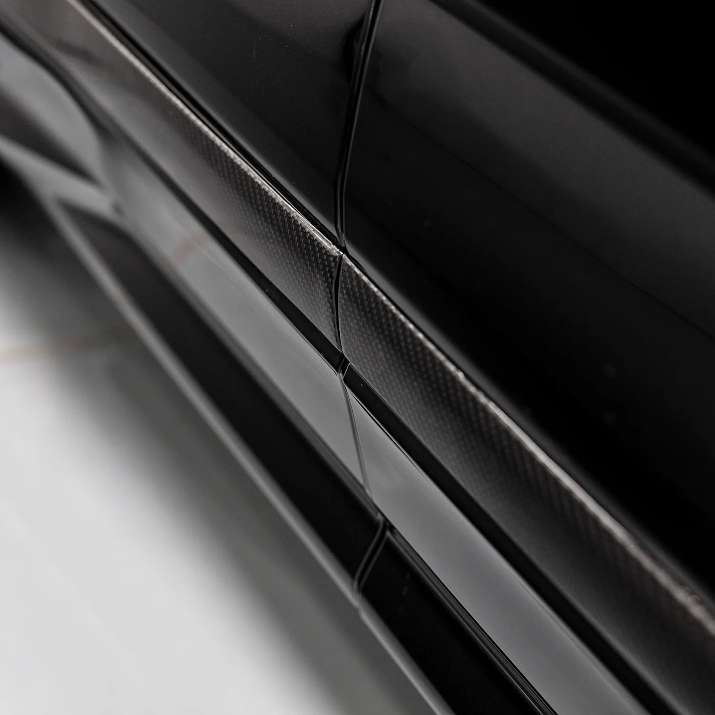 Lamborghini Urus / S / Performante Lower Door Mouldings Inserts in Visual Carbon Fibre